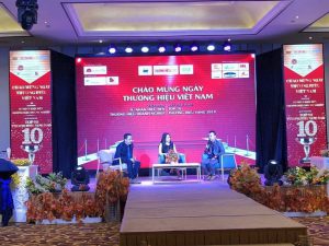 Diễn giả- Luật sư Nguyễn Thành Tựu chia sẽ với hơn 500 Doanh nghiệp về ngày hội thương hiệu Việt Nam